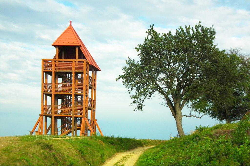 Kétvölgy legmagasabb pontján, a Katalin dombon álló kilátó. 