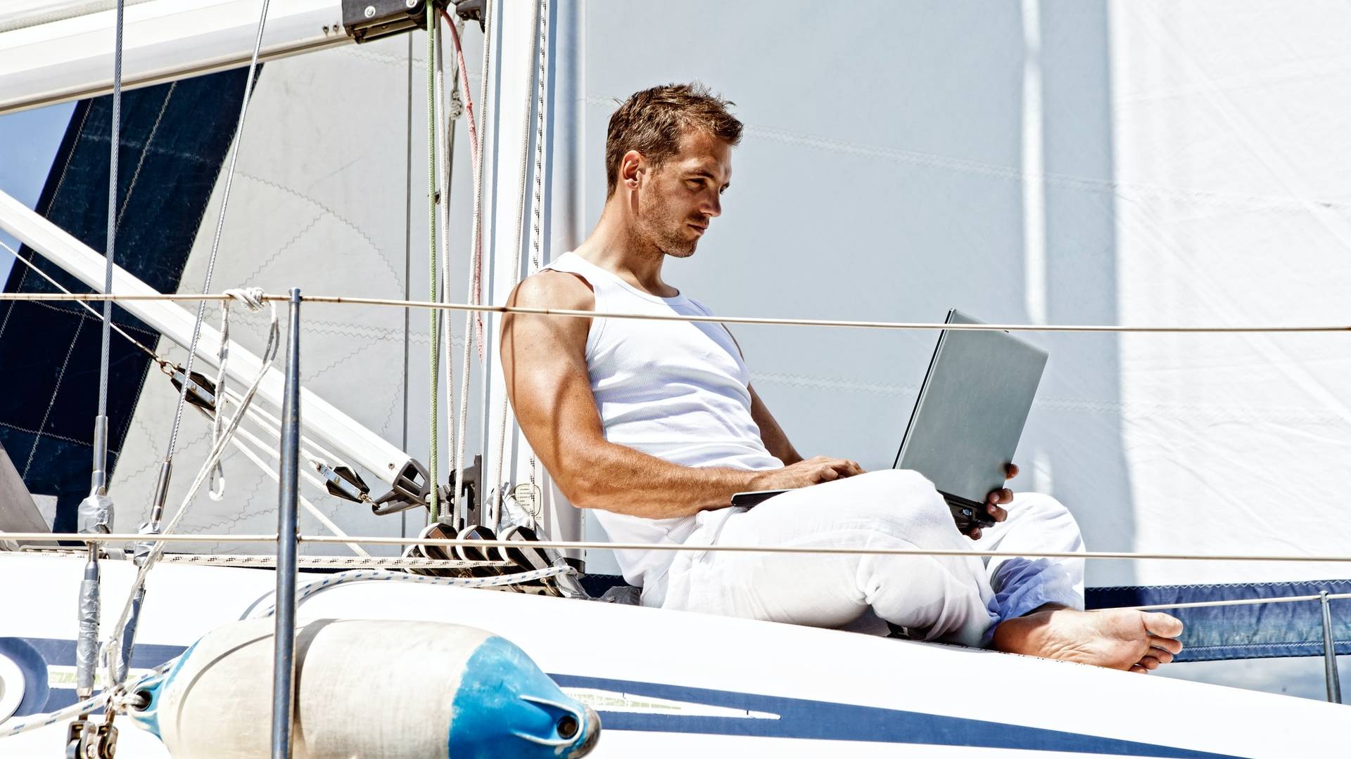 menő pasi vitorláson