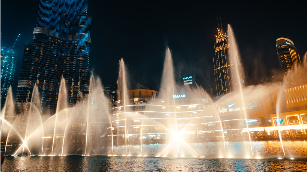 Dubai Fountain, háttérben a Burdzs Kalifa / Fotó: Unsplash