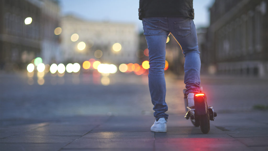 Két e-rolleres okozott halálos balesetet Párizsban