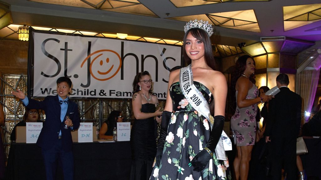 Kataluna Enriquez egy 2017-es gálán Los Angelesben.