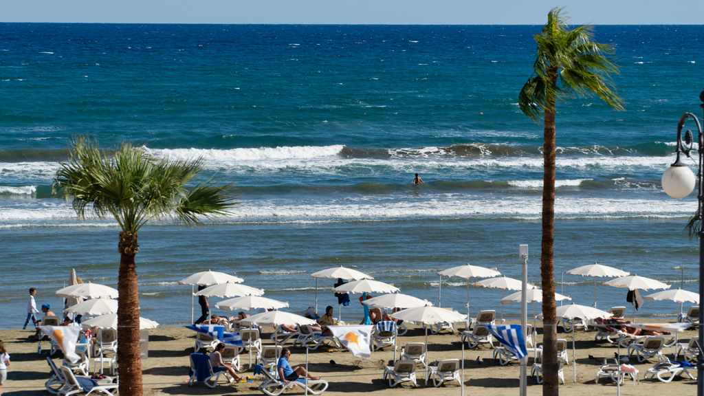 larnaca tengerpartja ciprus