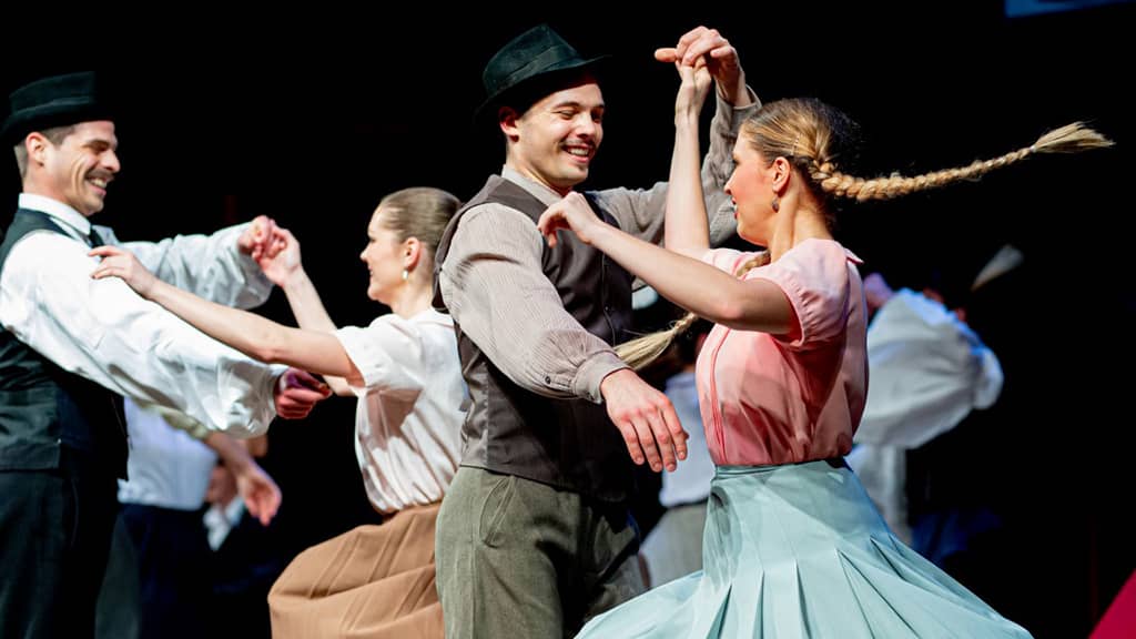 TERASZT NYIT A TÁNCMŰVÉSZET (X)