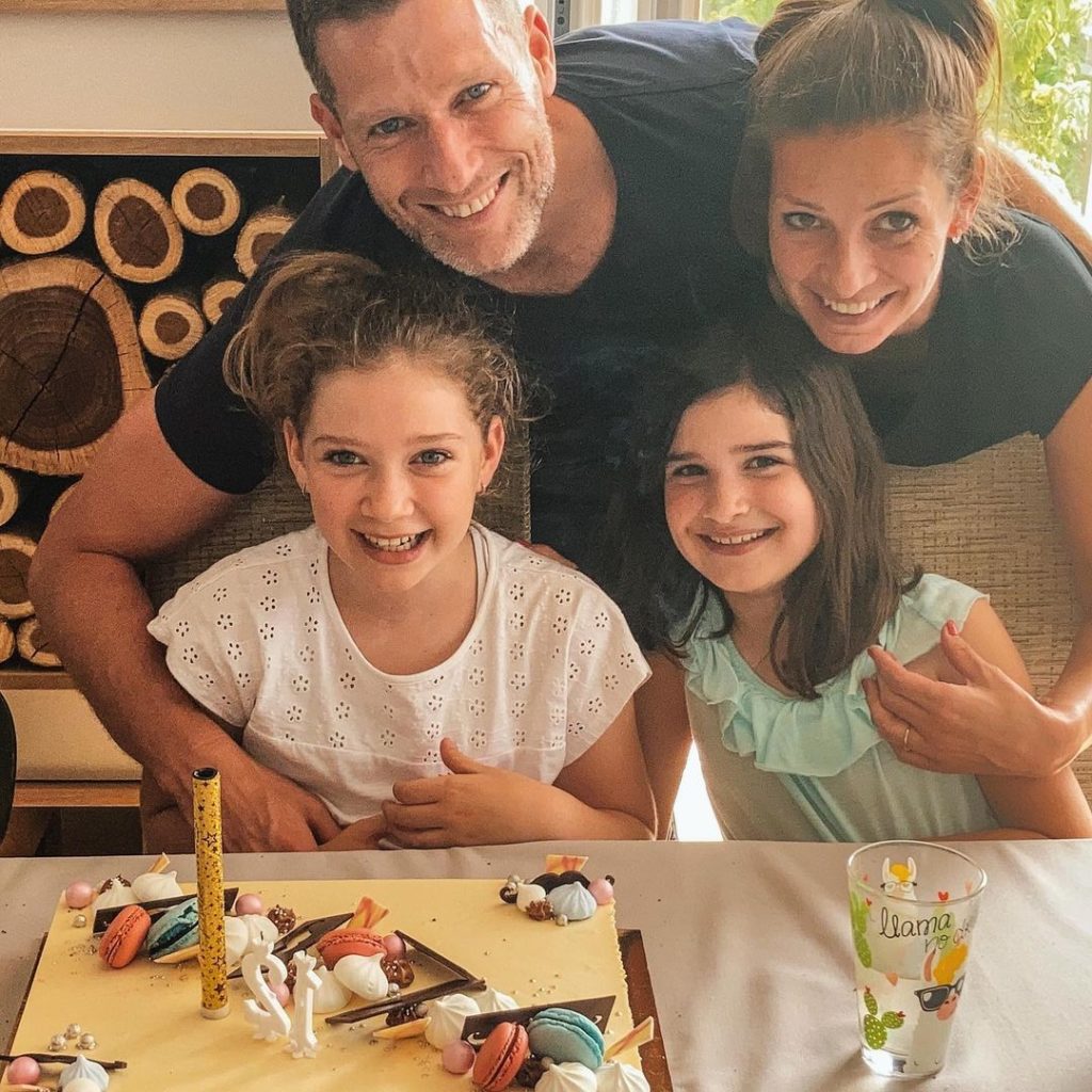 Váczi Gergő lányai és párja