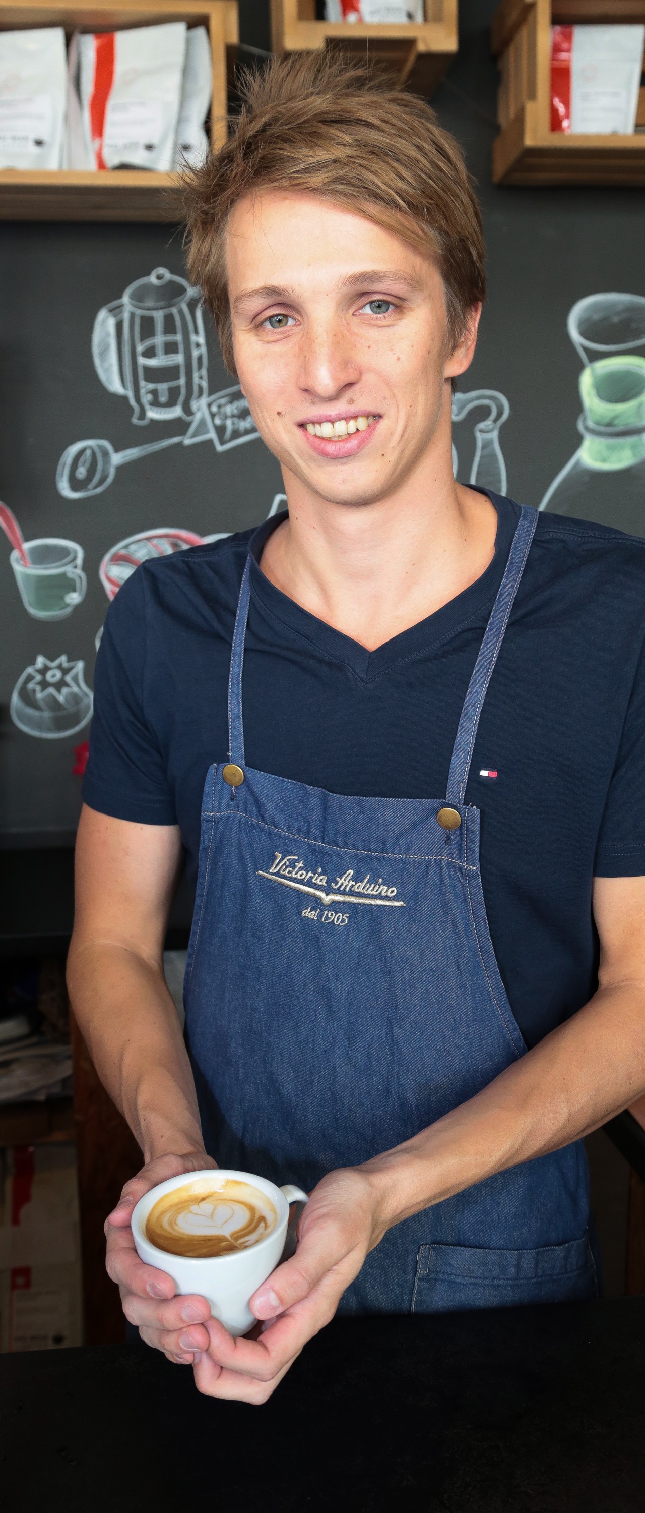 Verrasztó Dávid baristának tanul