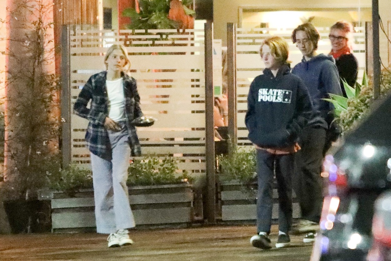 Julia Roberts és Danny Moder gyerekeiről tavaly tavasszal készült ez a lesifotó