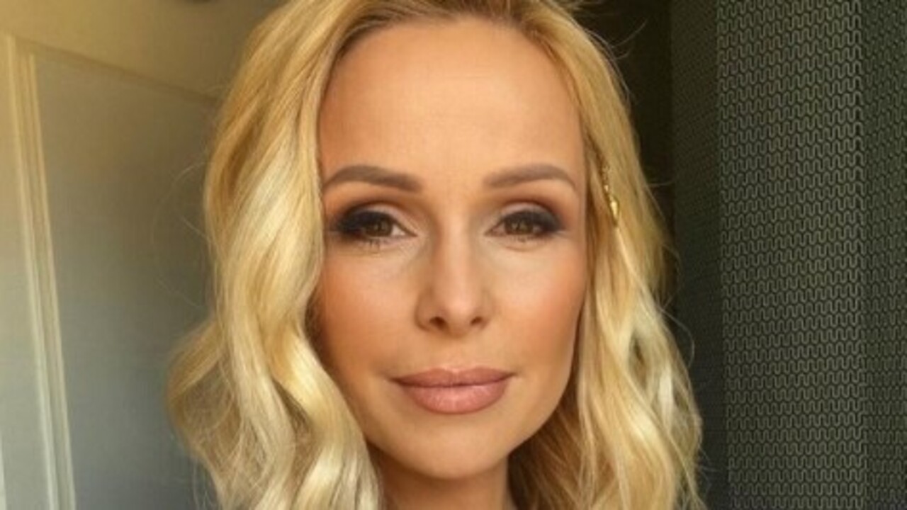 Köllő Babett szexi fotóval elmélkedik a boldogságról