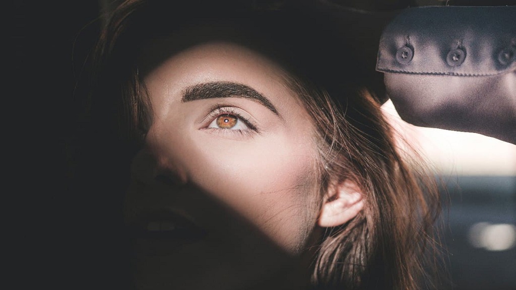 A legfontosabb hangsúly az arcon, avagy hogyan emeljuk ki a szemöldökünk (x)