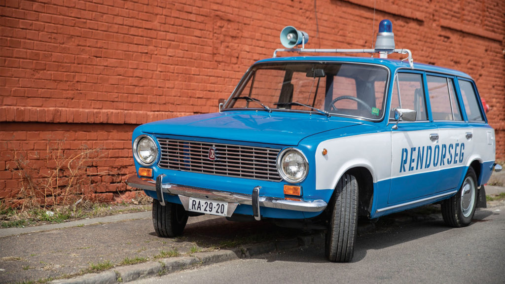 Veterán kéklámpás autók kiállítása nyílik szombaton