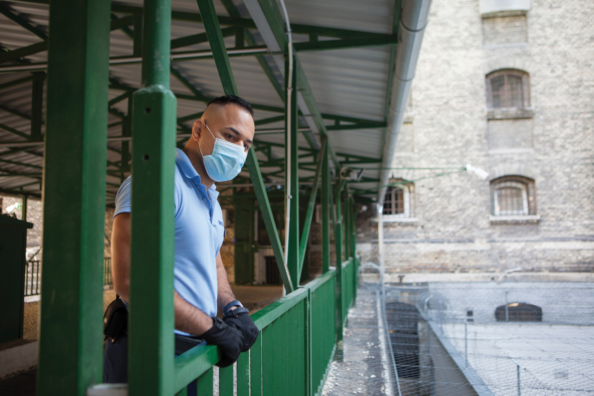 Menekültként érkezett Iránból, most a belvárosi börtönben börtönőr
