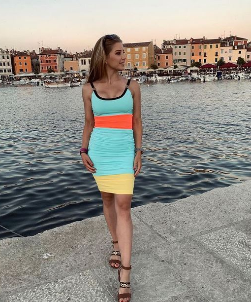 Szabó Zsófi a tengerparton nyaral (Fotó: Instagram)