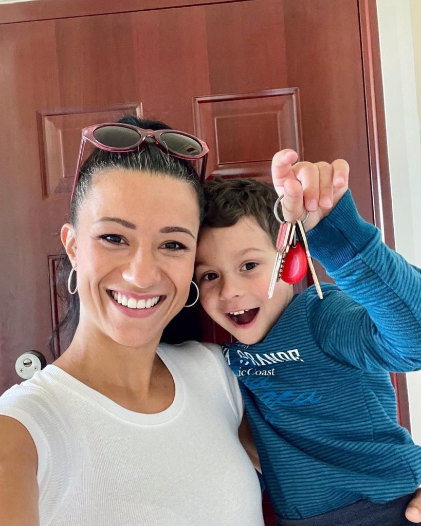 Sánta Laci és Széphalmi Juliska eladták a házukat, a táncosnő egy lakásba költözött a fiával