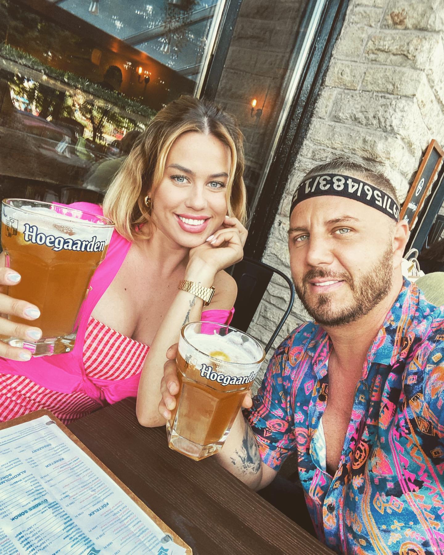 "Benéztünk Öcsémhez az éttermébe kicsit lazítani" – írta a képhez a Facebook oldalán Zámbó Krisztián