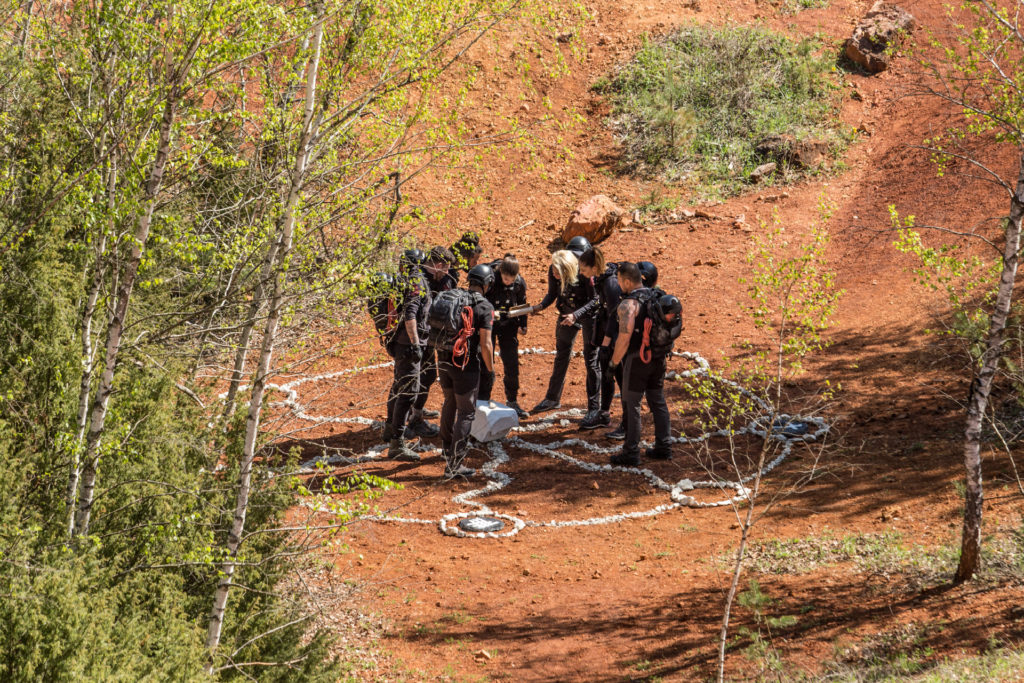 a Totem Farkasok a feladat közben
