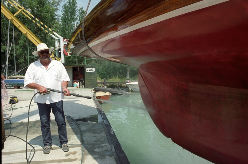 Bujtor István hajójával