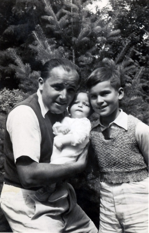 Bujtor István és családja