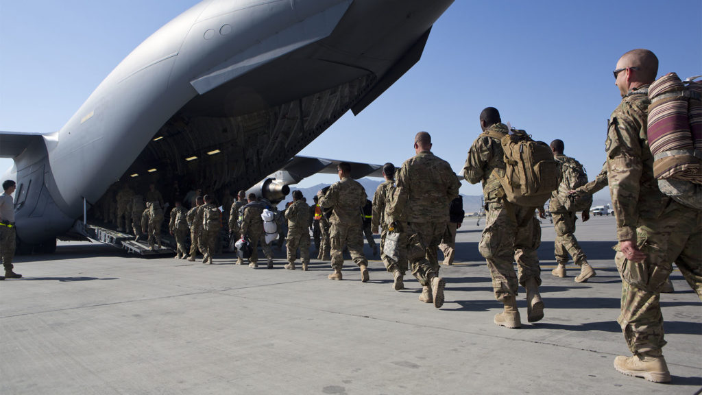 Levideózták ahogy emberek zuhannak ki le egy repülőről