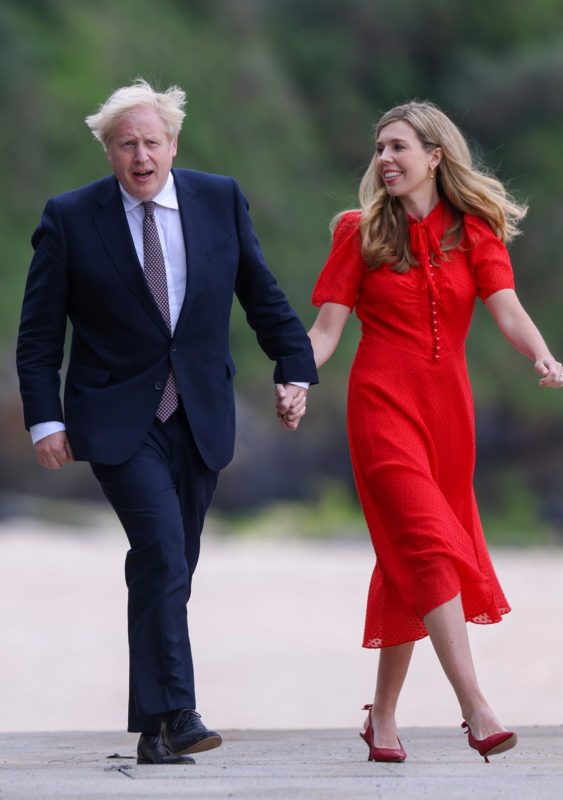 Boris Johnson brit miniszterelnök és neje, Carrie Johnson