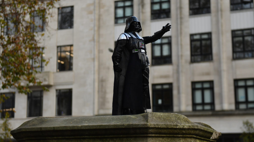 A Csillagok háborúját idézi a vicces esküvői fotó