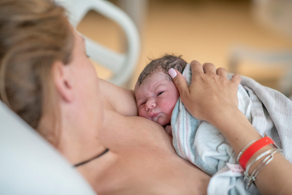 34 év: eddig kell anyává válnia a magyar nőnek