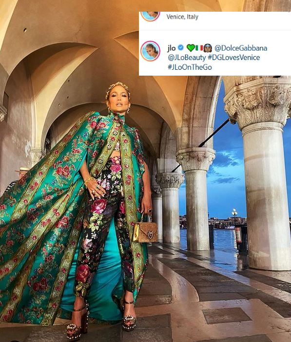 Jennifer Lopez ruhája a velencei filmfesztivál előtti divatshow leglátványosabb darabja