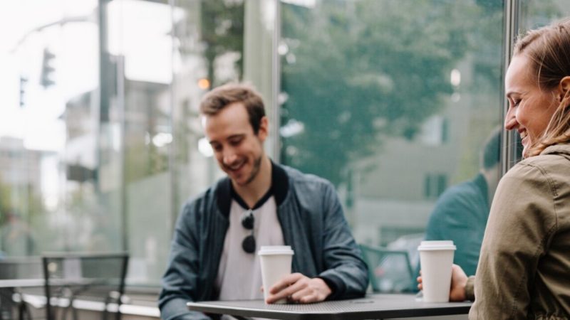 Ezt a 7 kérdést érdemes feltenned az első randin a szakértő szerint