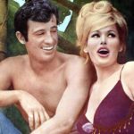 Az egy kínai viszontagságai Kínában című film forgatásán szeretett egymásba Jean-Paul Belmondo és Ursula Andress