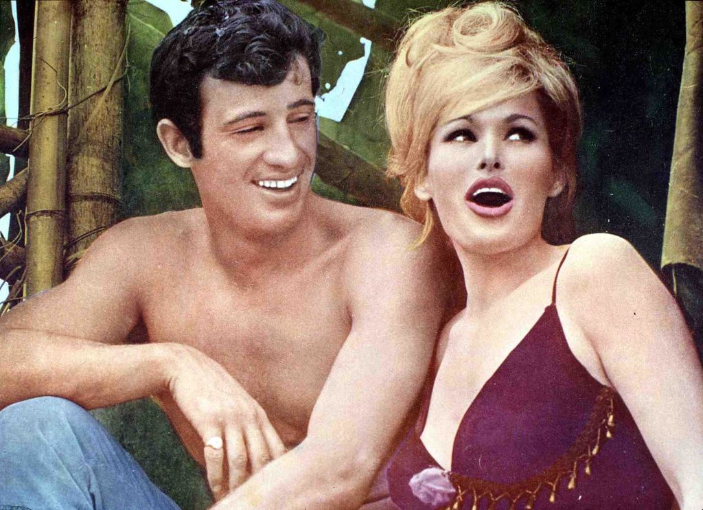 Az egy kínai viszontagságai Kínában című film forgatásán szeretett egymásba Jean-Paul Belmondo és Ursula Andress