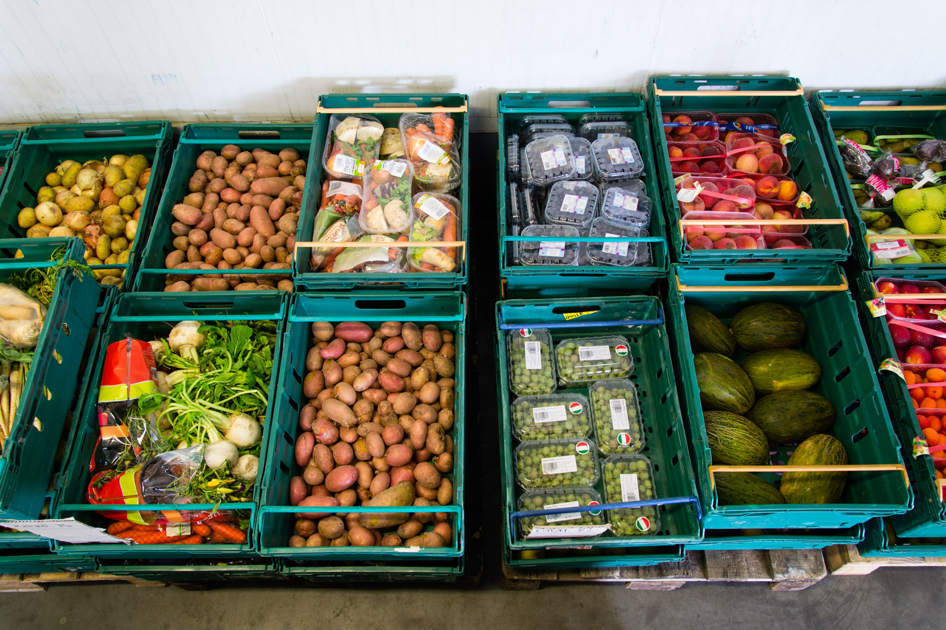 Ha az elpazarolt élelmiszert kamionokra pakolnánk, Budapesttől Párizsig tartana a sor