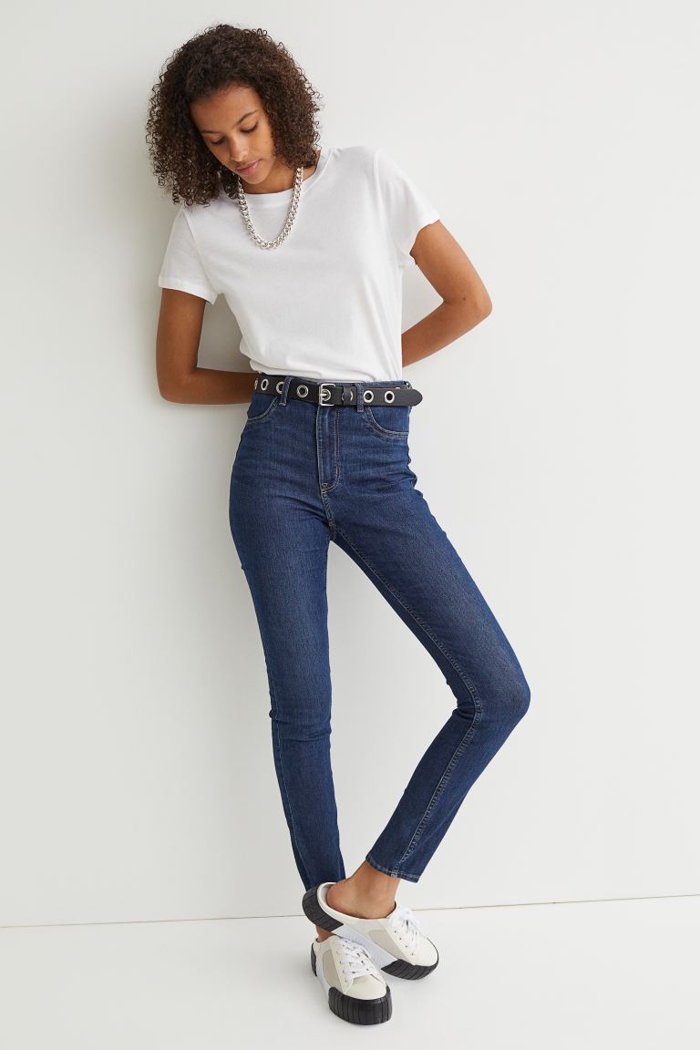 Sötétkék farmerek