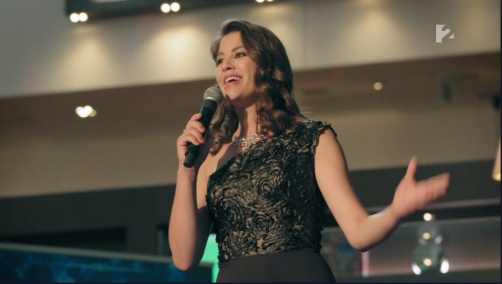 A Mintaapákban Ördög Nóra magát alakította