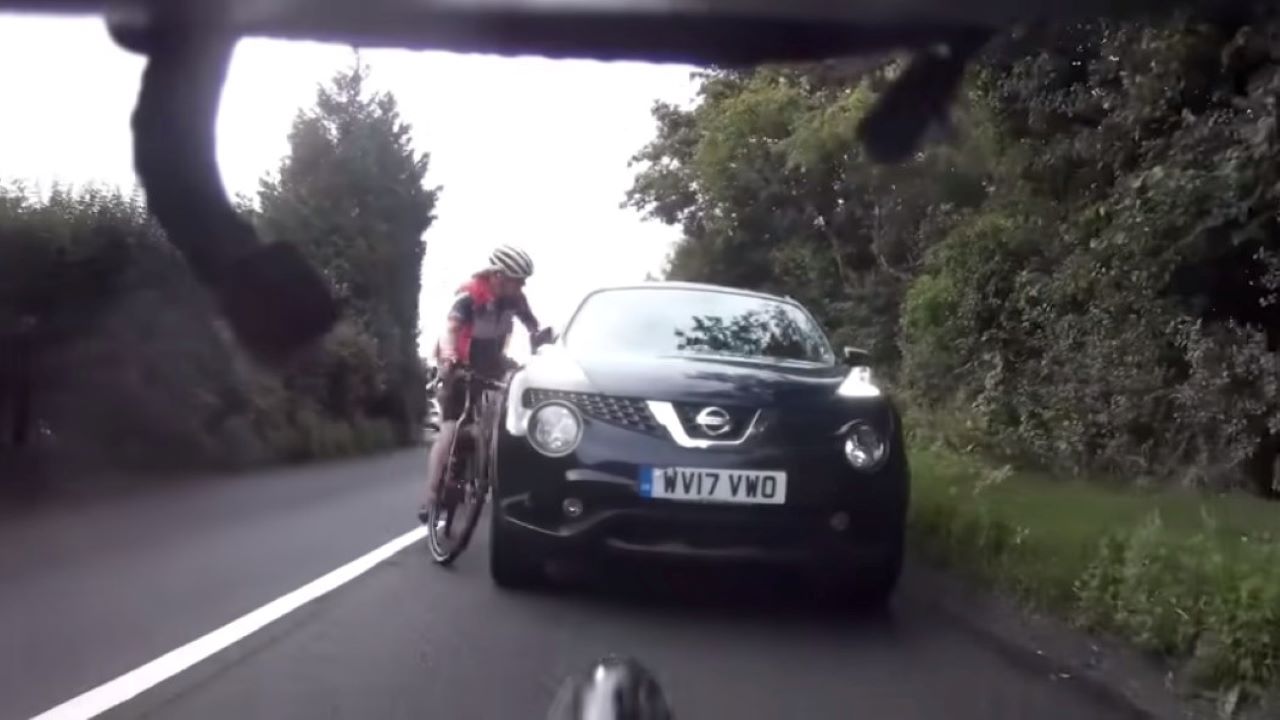 autós, bringás, verekedés