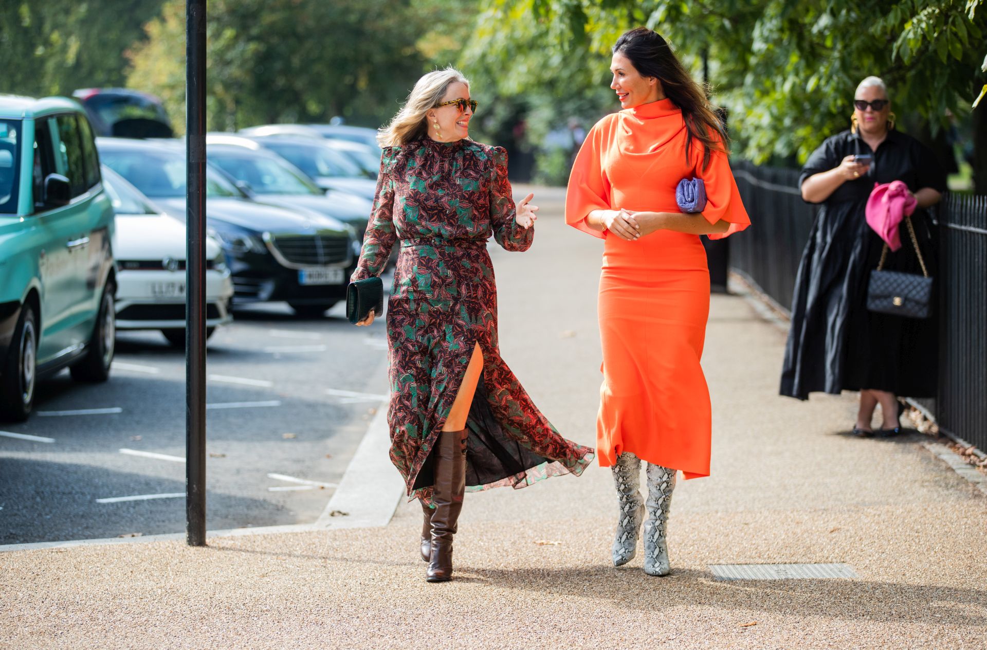 Szexi és nőies választás a rogyasztott szárú csizma.