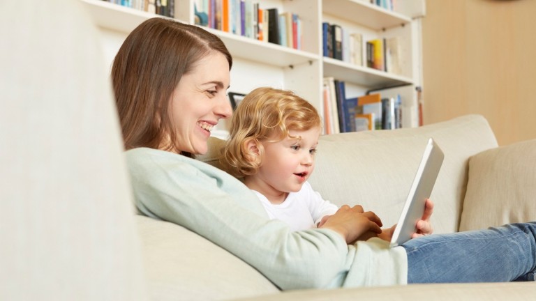 A virtuális játékoknak ma már teljes értékű helye van a gyerekek nevelésében, de nem váltják ki a hagyományos, analóg játékokat. (fotó:profimedia.hu)