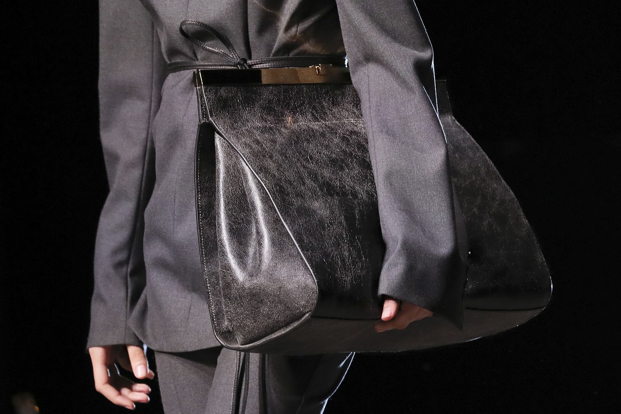 Sportmax fémcsatos táska