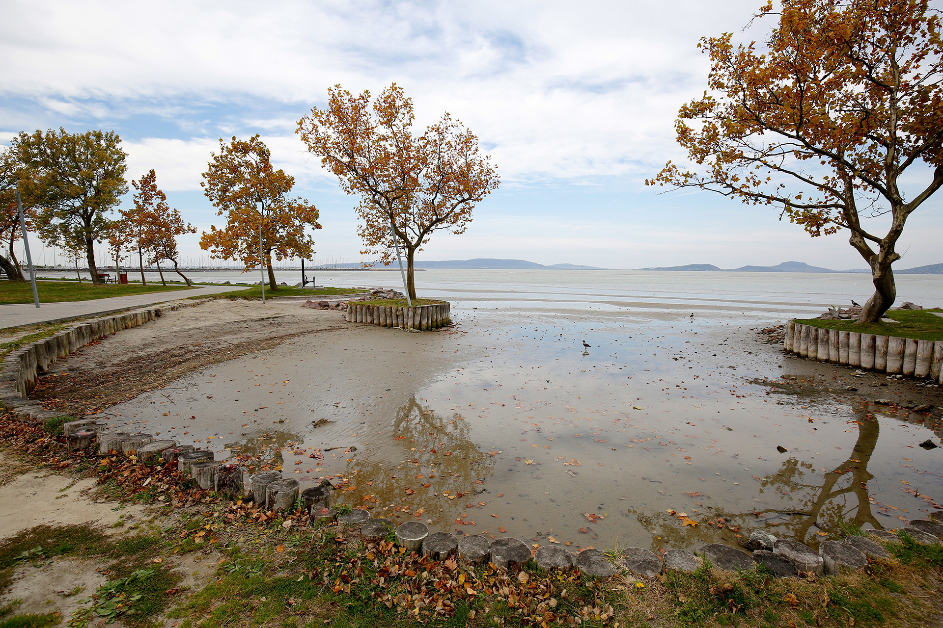 Viharos szél a balatonon