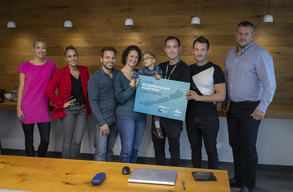 Rekord összegű adomány a BioTechUSA Ultrabalaton Charity díjátadón (x)