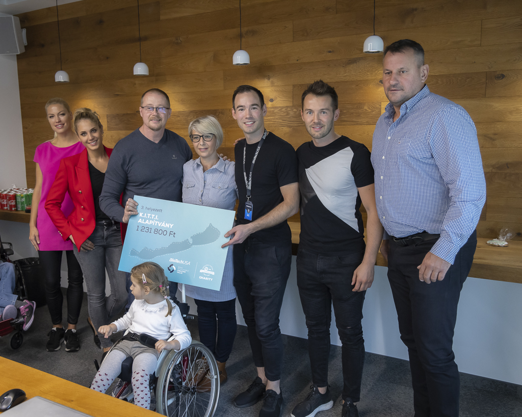 Rekord összegű adomány a BioTechUSA Ultrabalaton Charity díjátadón (x)