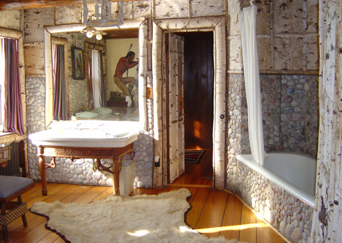 A világ legnagyobb rönkháza leégett