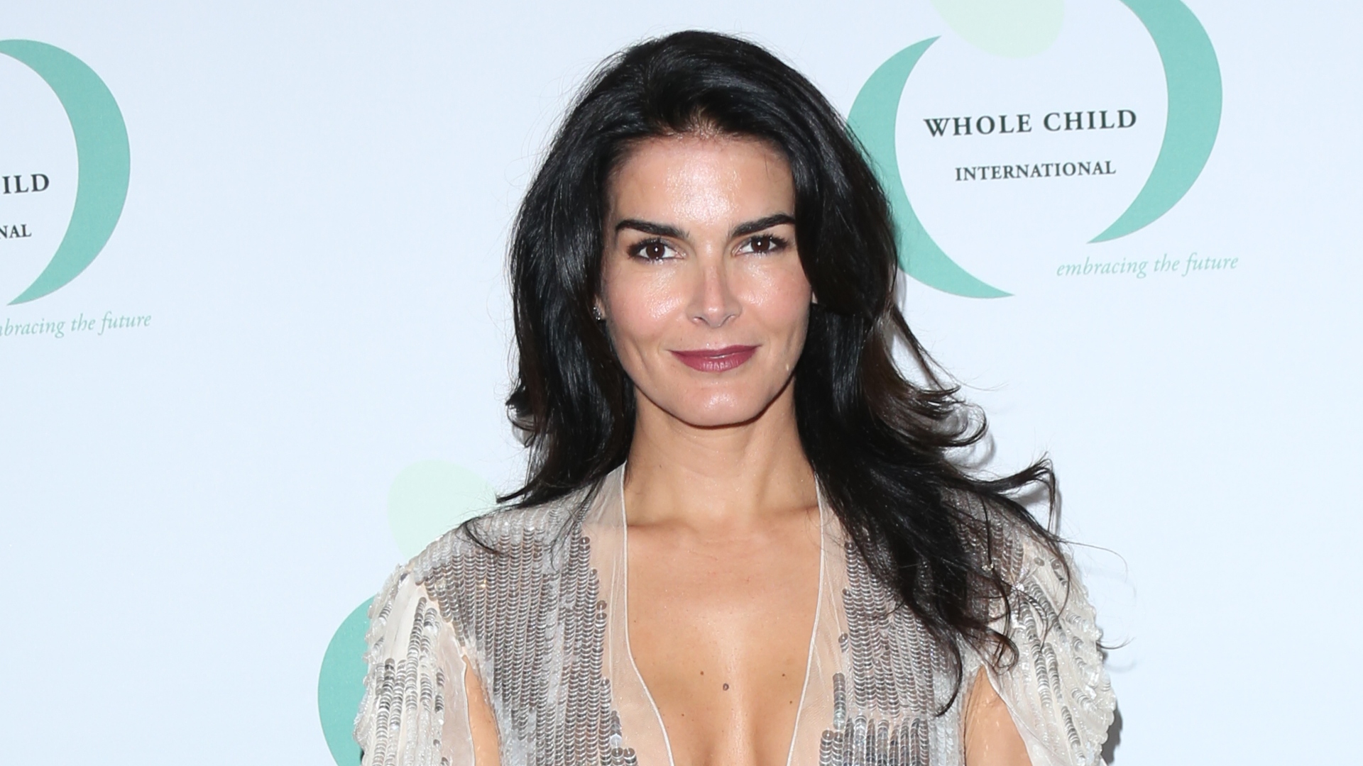 Angie Harmon DNS