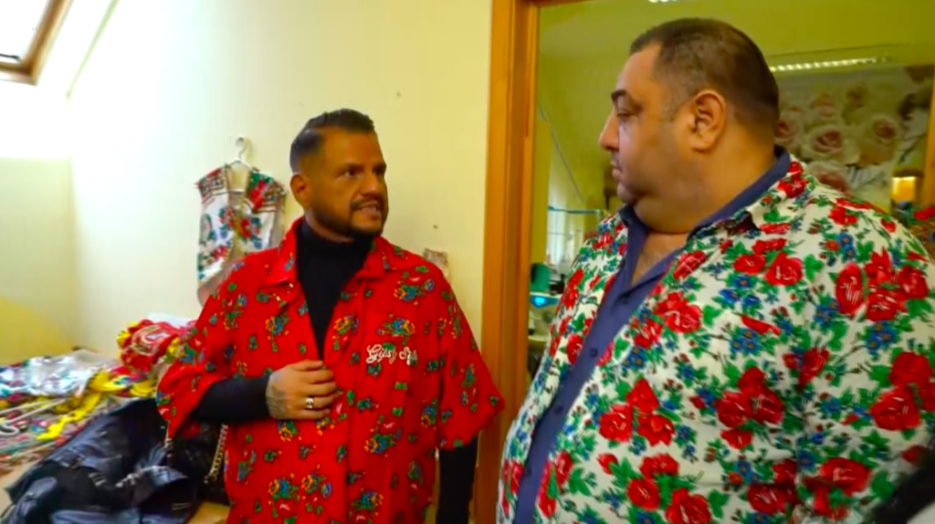 Emilio és barátja, Andris a ruhapróbán