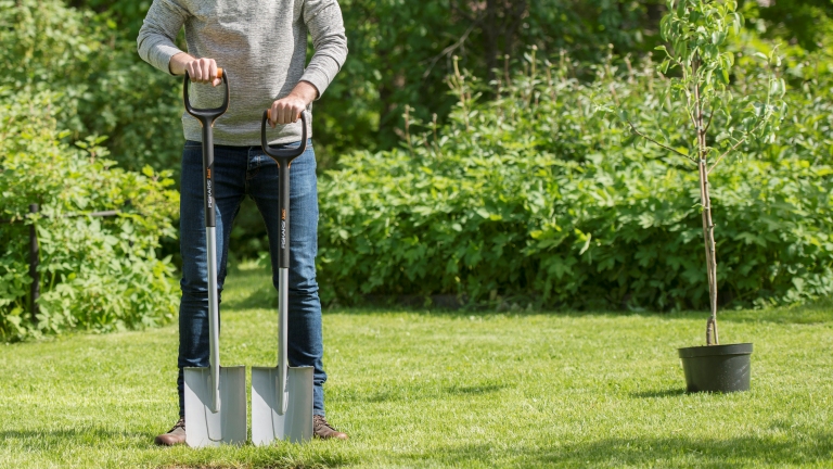 Egy ásónál a tartósság mellett a kialakítás is fontos tényező (fotó: FISKARS)