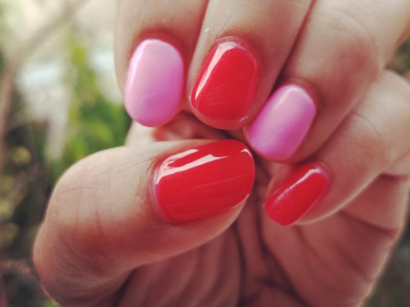 Vörös manikűr változatok