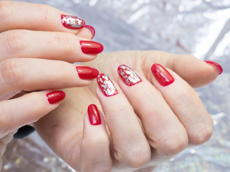 Vörös manikűr változatok