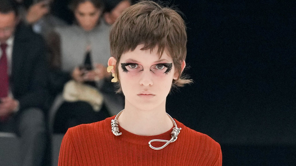 Botrányt okozott a hurkot idéző Givenchy-nyaklánc