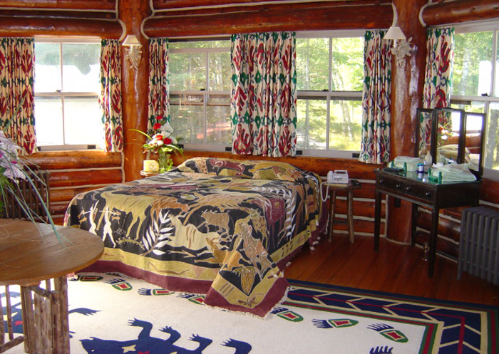 A világ legnagyobb rönkháza leégett