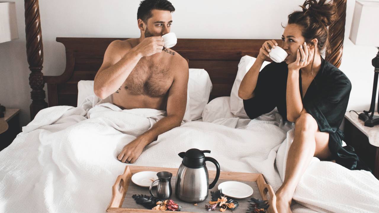 szerelmespár az ágyban