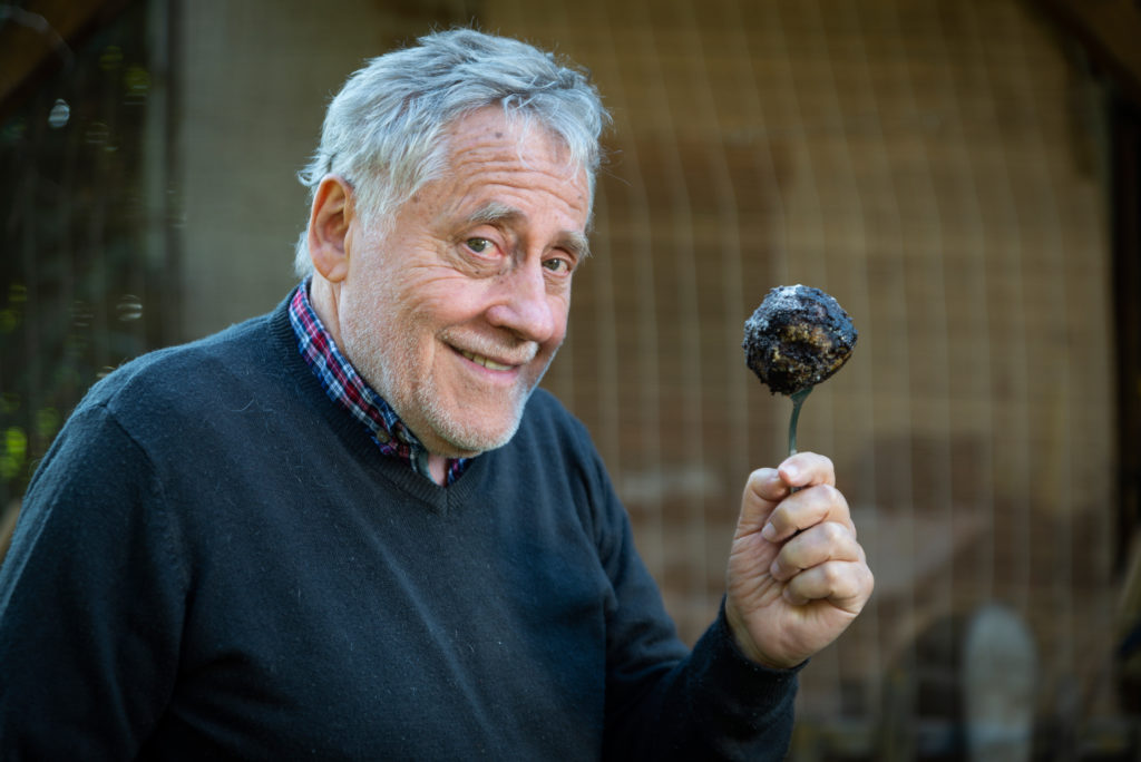 Vendégségben Koltai Róbertnél, ahol az ominózus gombócdobálós jelenetről is lehullt a lepel