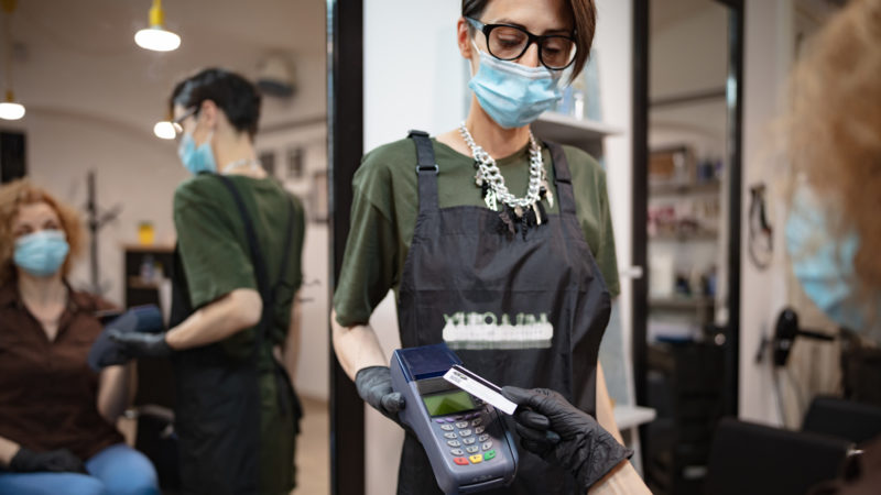 Mit akarunk mi nők? Bankkártyával fizetni! (x)