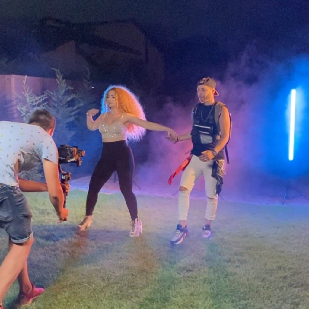 Opitz Barbi a klipjeiben is mindig szereti a táncjeleneteket 